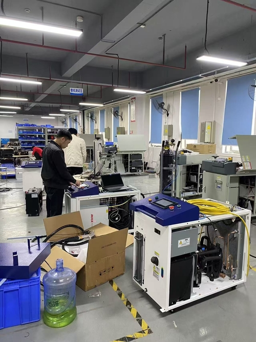 Dernières nouvelles de l'entreprise Shenzhen Hanwei Laser: les techniciens produisent des machines selon les normes professionnelles