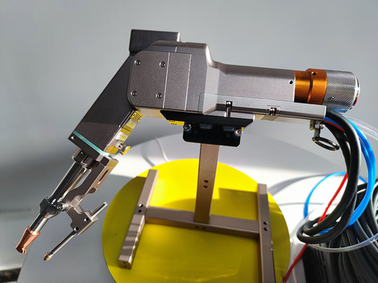 Un bon prix. Tête de soudage laser à double moteur portatif pour la découpe laser d'acier d'aluminium de 2000 W en ligne