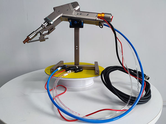 Un bon prix. Améliorez vos performances de soudage avec la tête de soudage au laser à fibre avec buse de type U M16-C en ligne