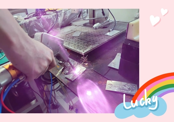 Un bon prix. Lentille réfléchissante à tête de soudage laser à fibre de 3000W compatible avec divers lasers à fibre en ligne
